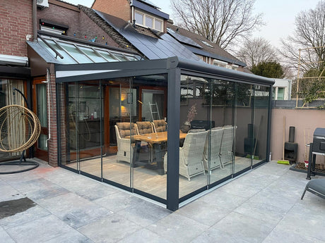 Een Oase van Rust: De Perfecte Overkapping voor Jouw Tuin